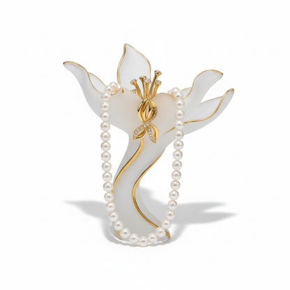 Pearl necklace with gold clasp